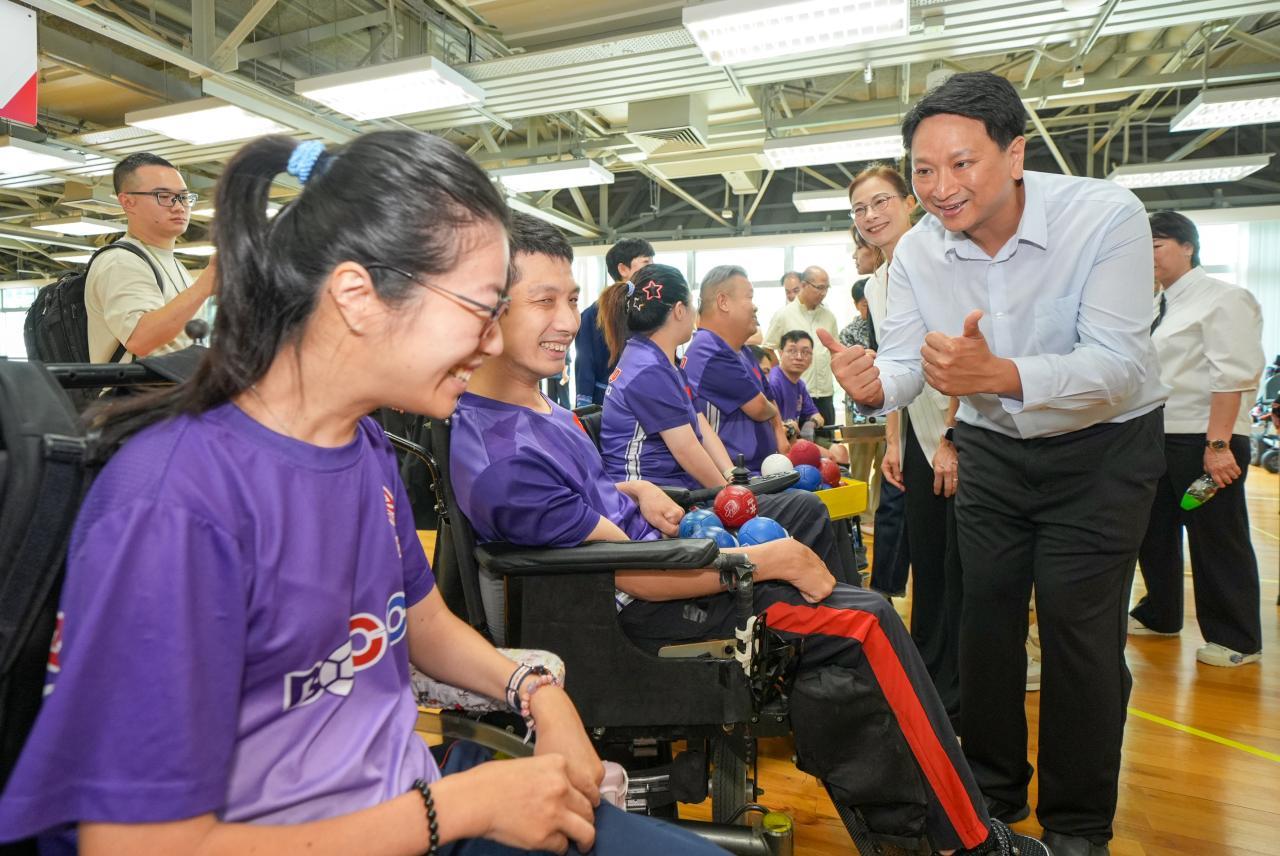 立法會民政及文化體育事務委員會參觀港隊訓練