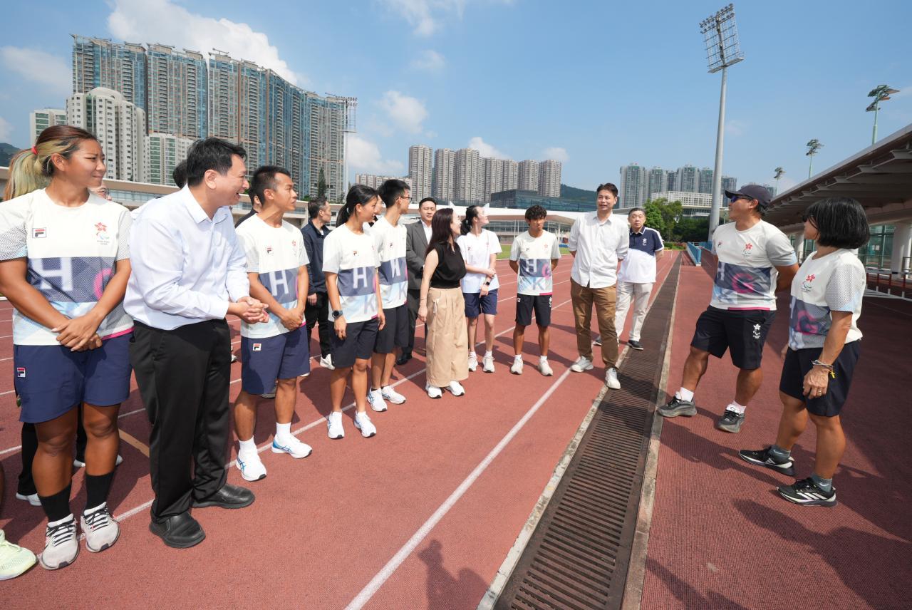 立法會民政及文化體育事務委員會參觀港隊訓練