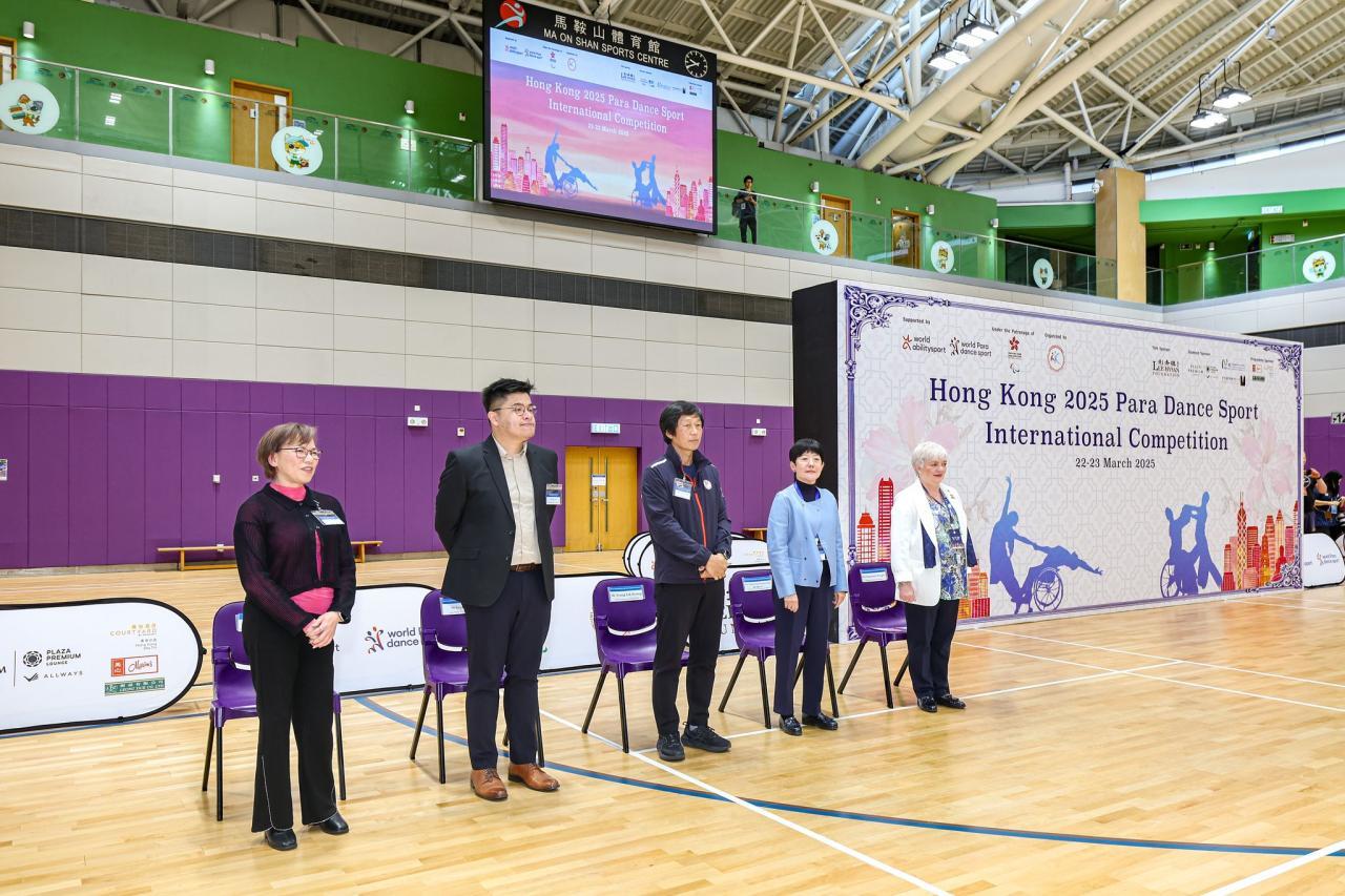 中：全國運動會統籌辦公室主任楊德強先生出席開幕禮