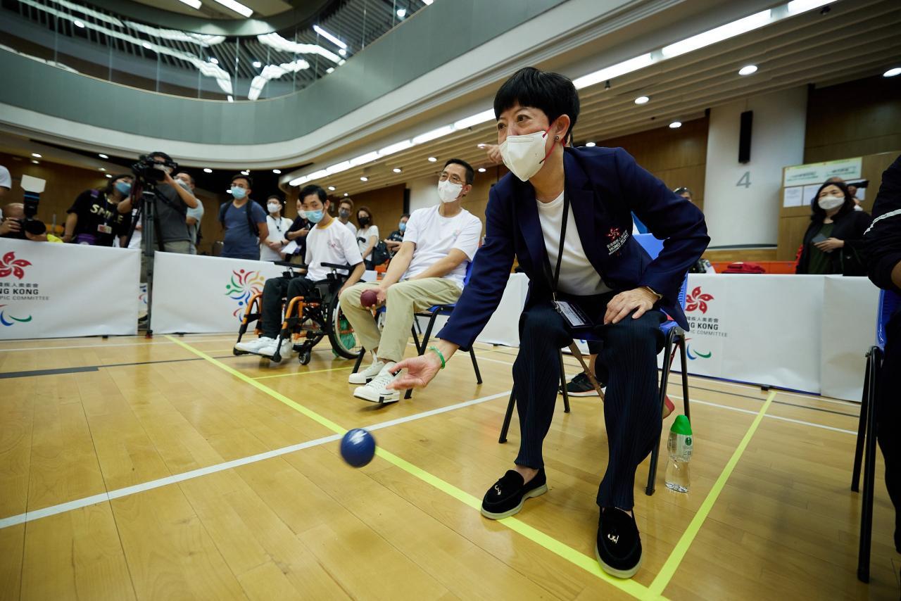 the officiating guests tried out Para Sports