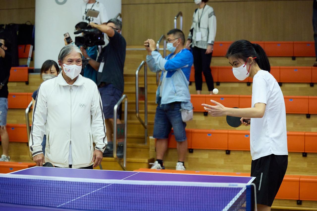 the officiating guests tried out Para Sports