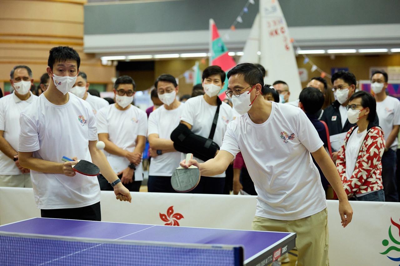 the officiating guests tried out Para Sports