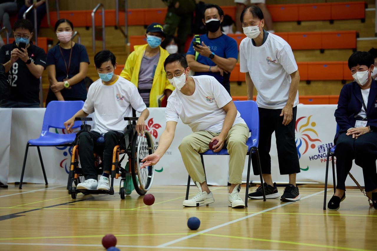 the officiating guests tried out Para Sports