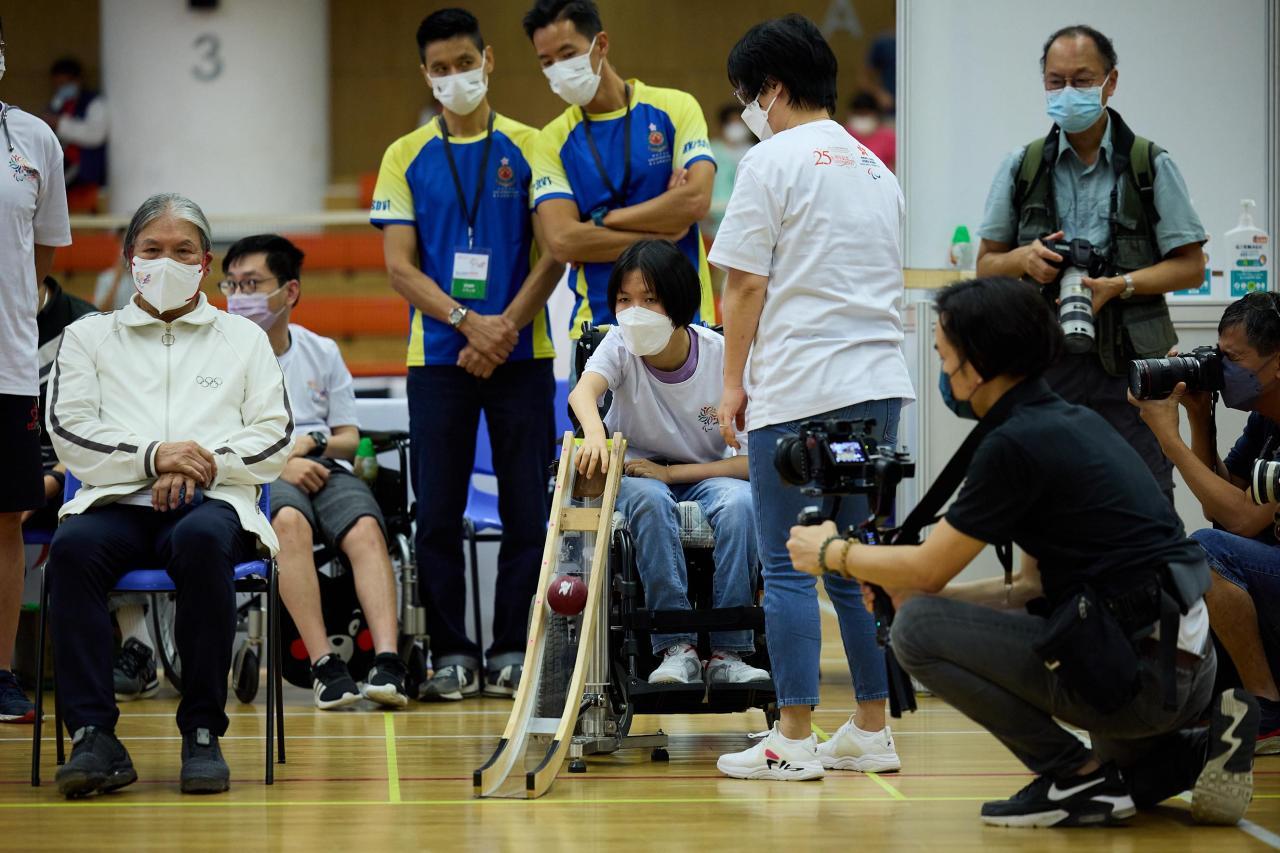 the officiating guests tried out Para Sports
