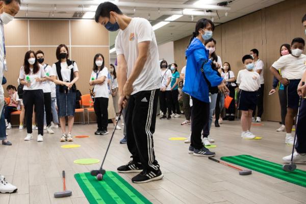 Six-time Paralympic gold medallist Mr. So Wa-wai and students experienced a variety of Para sports, including Special Olympics golf.